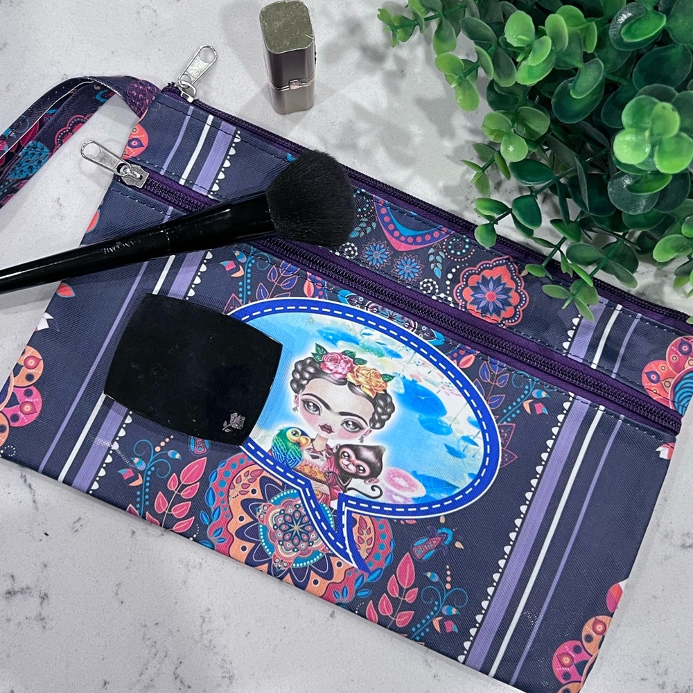 NWOT - Cute Frida cosmetic bag